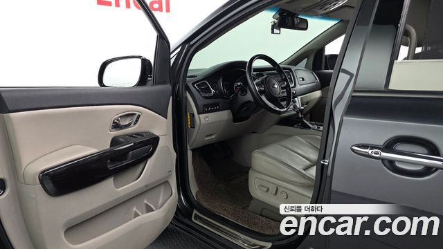 Kia Carnival Gasoline 9-Seater Noblesse Special 2019 — фото 10