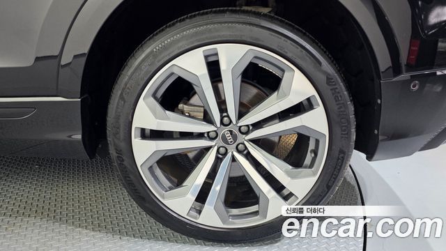 Audi Q8 (4M) 55 TFSI Quattro Premium 2023 — фото 21