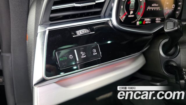 Audi Q8 (4M) 55 TFSI Quattro Premium 2023 — фото 39