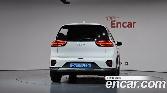 Kia Niro Plus Air 2023 — фото 4