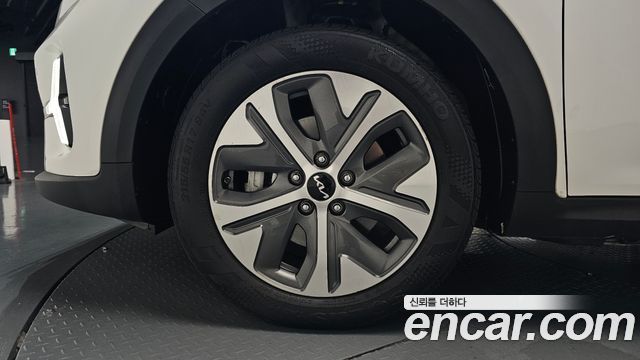 Kia Niro Plus Air 2023 — фото 5