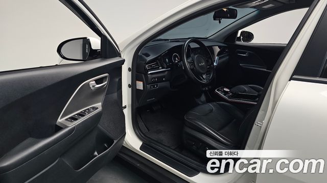 Kia Niro Plus Air 2023 — фото 10