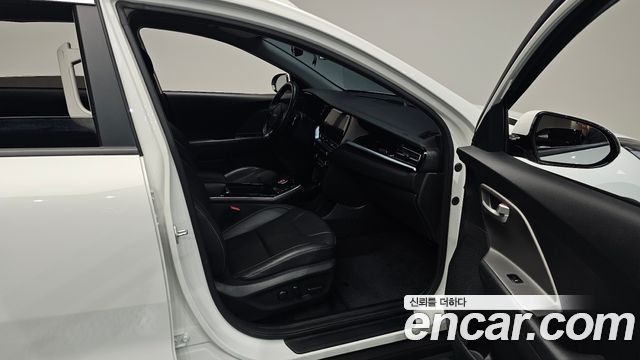Kia Niro Plus Air 2023 — фото 11