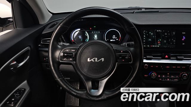 Kia Niro Plus Air 2023 — фото 13