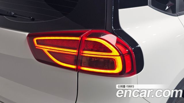 Kia Niro Plus Air 2023 — фото 23