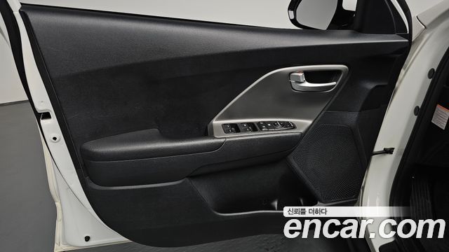 Kia Niro Plus Air 2023 — фото 24