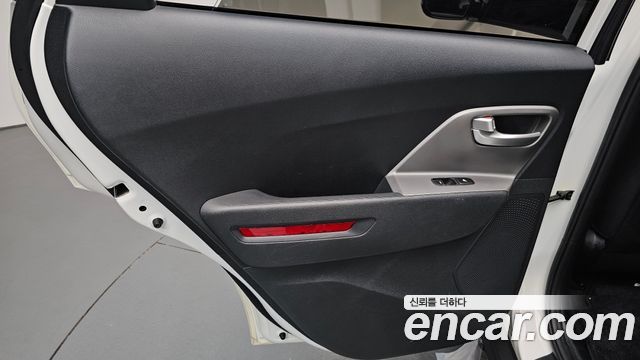 Kia Niro Plus Air 2023 — фото 25