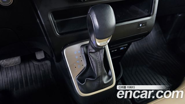 Hyundai Staria Tourer 11-Seater Modern 2024 — фото 9
