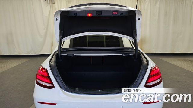 Mercedes-Benz E-Class (W213) E300e Exclusive 2019 — фото 20