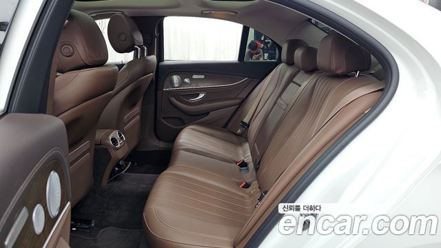 Mercedes-Benz E-Class (W213) E300e Exclusive 2019 — фото 26