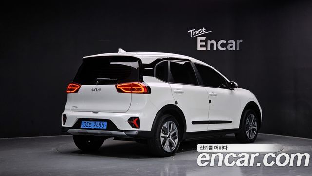 Kia Niro Plus Air 2023 — фото 2
