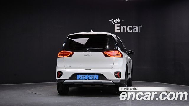 Kia Niro Plus Air 2023 — фото 4