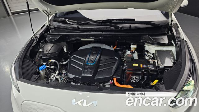 Kia Niro Plus Air 2023 — фото 6