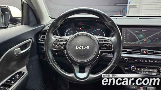 Kia Niro Plus Air 2023 — фото 17