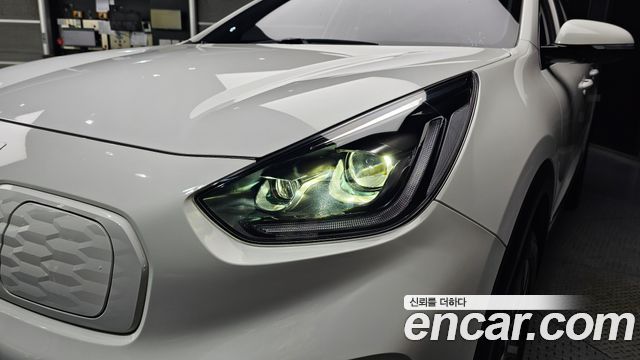 Kia Niro Plus Air 2023 — фото 28