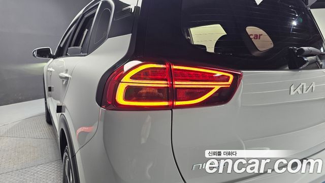 Kia Niro Plus Air 2023 — фото 29
