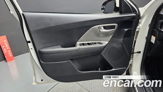 Kia Niro Plus Air 2023 — фото 30