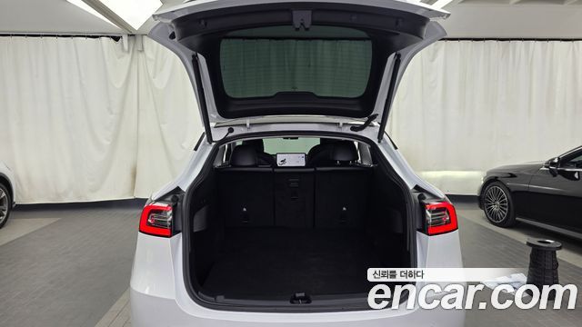 Tesla Model Y Standard Range RWD 2021 — фото 20