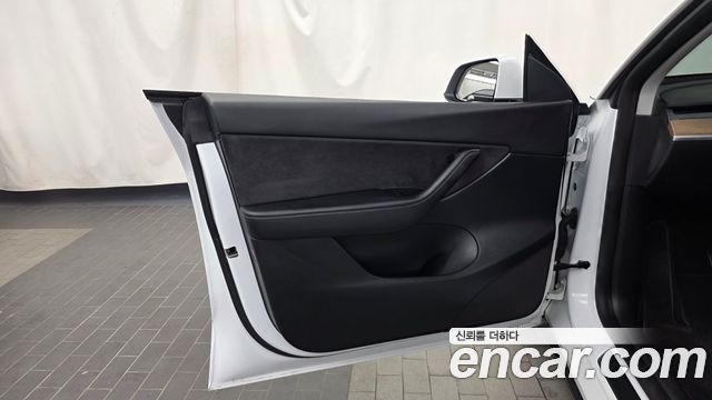 Tesla Model Y Standard Range RWD 2021 — фото 24