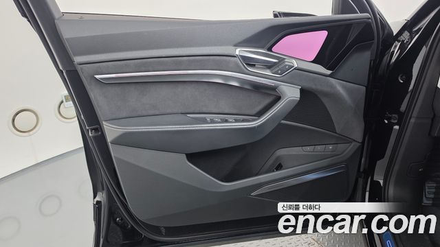 Audi e-tron S Sportback 2023 — фото 9