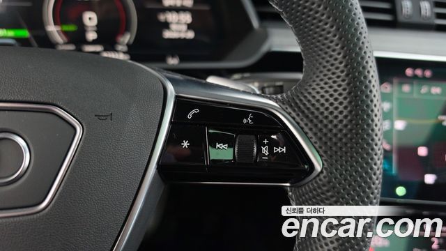 Audi e-tron S Sportback 2023 — фото 21