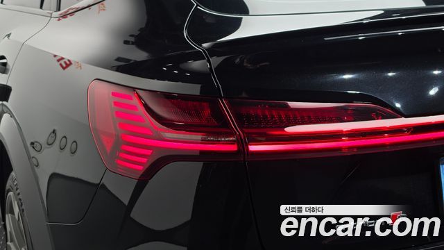 Audi e-tron S Sportback 2023 — фото 28