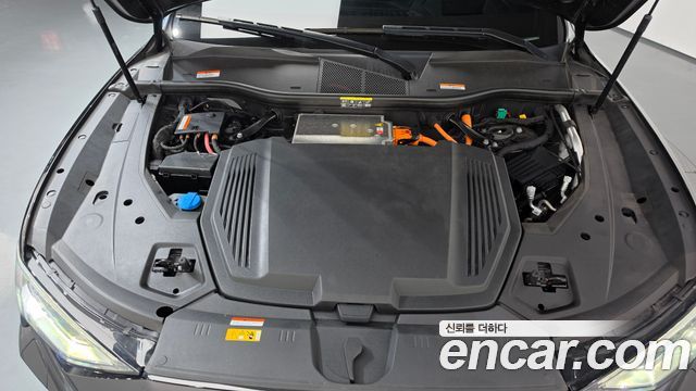 Audi e-tron S Sportback 2023 — фото 29