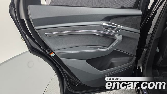 Audi e-tron S Sportback 2023 — фото 30