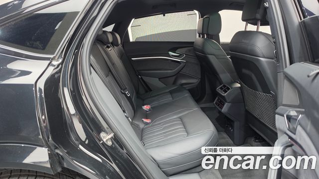 Audi e-tron S Sportback 2023 — фото 32