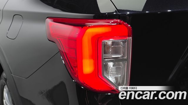 Ford Explorer (VI) 2.3 LimIted 4WD 2021 — фото 23
