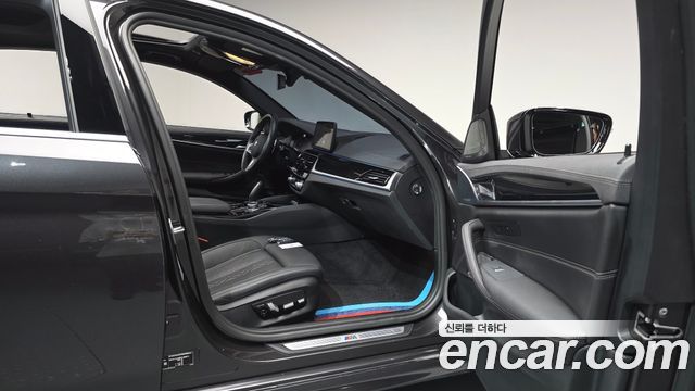 BMW 5 Series (G30) 530e M Sport 2022 — фото 26