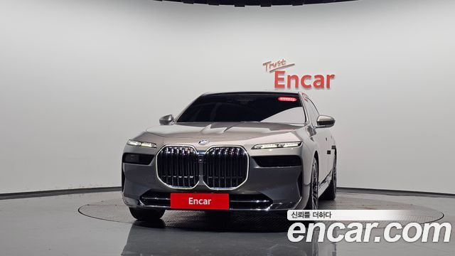BMW 7 Series (G70) 740i sDrive Design Pure Excellence 2023 — фото 3