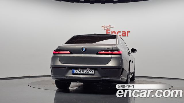 BMW 7 Series (G70) 740i sDrive Design Pure Excellence 2023 — фото 4