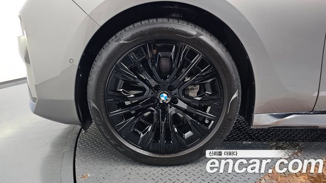 BMW 7 Series (G70) 740i sDrive Design Pure Excellence 2023 — фото 5