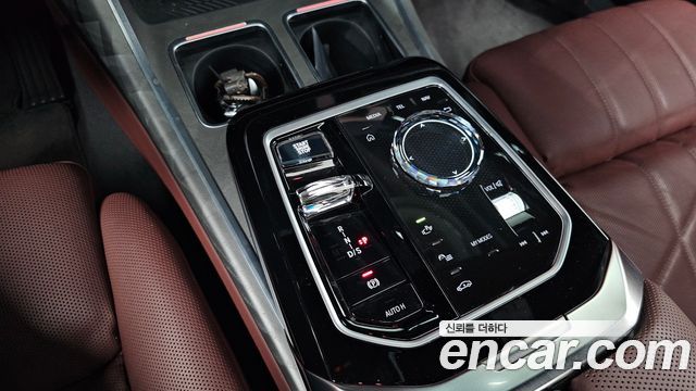 BMW 7 Series (G70) 740i sDrive Design Pure Excellence 2023 — фото 9