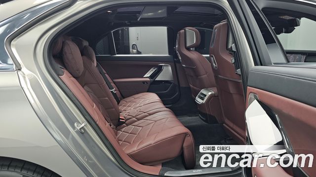 BMW 7 Series (G70) 740i sDrive Design Pure Excellence 2023 — фото 11