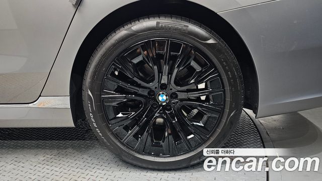 BMW 7 Series (G70) 740i sDrive Design Pure Excellence 2023 — фото 21