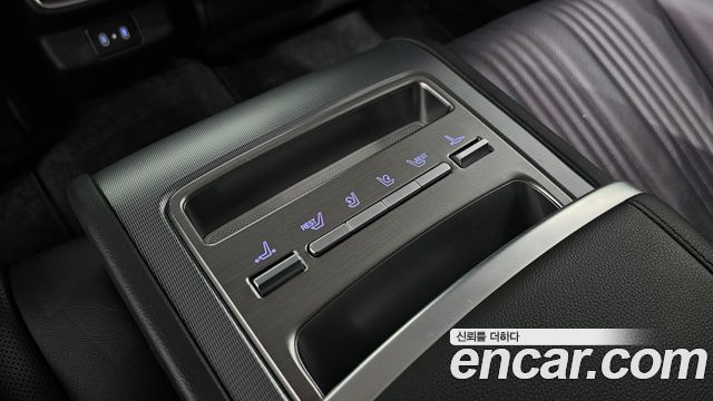 Hyundai Grandeur (GN7) 2,5 Gasoline 2WD Exclusive 2023 — фото 18