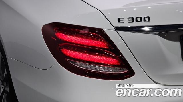 Mercedes-Benz E-Class (W213) E300 4MATIC Avnatgarde 2019 — фото 23