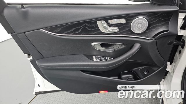 Mercedes-Benz E-Class (W213) E300 4MATIC Avnatgarde 2019 — фото 24