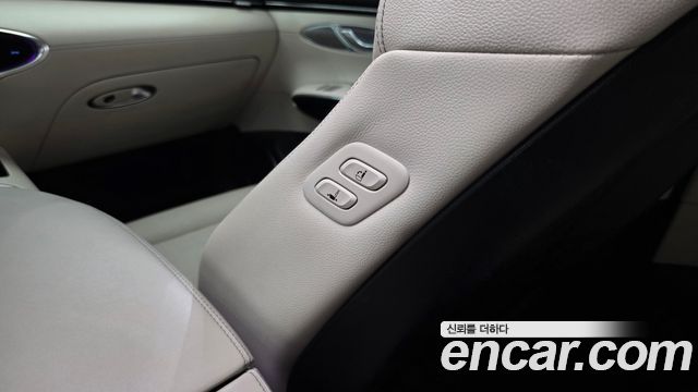 Genesis GV70 2.5T Gasoline AWD 2022 — фото 30