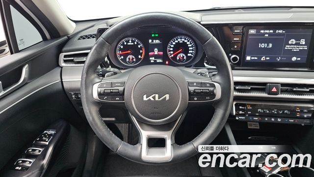Kia K5 (III) 2.0 Prestige 2023 — фото 13