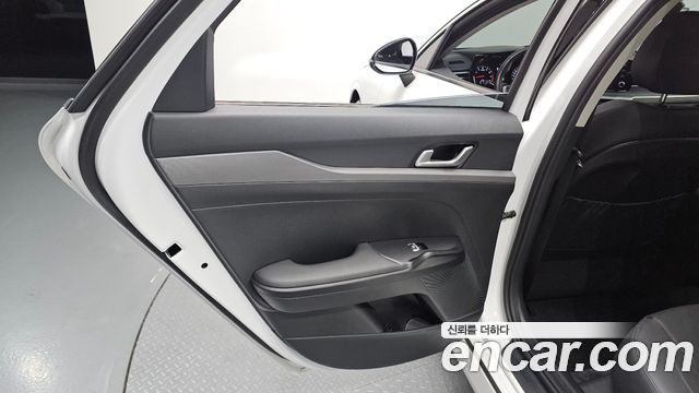 Kia K5 (III) 2.0 Prestige 2023 — фото 25