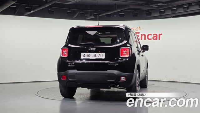 Jeep Renegade 2.0 Diesel Limited AWD 2017 — фото 4