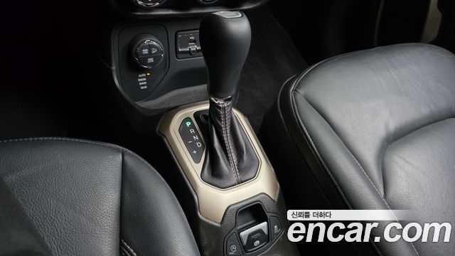Jeep Renegade 2.0 Diesel Limited AWD 2017 — фото 9