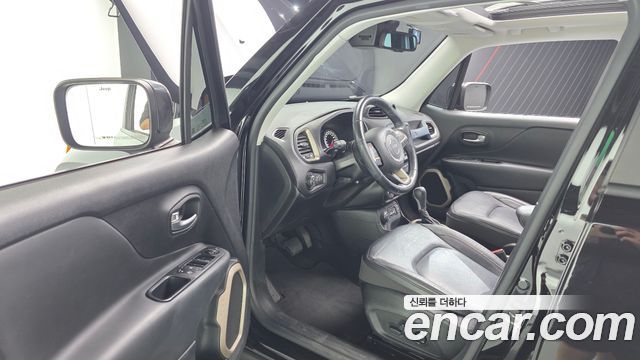 Jeep Renegade 2.0 Diesel Limited AWD 2017 — фото 10