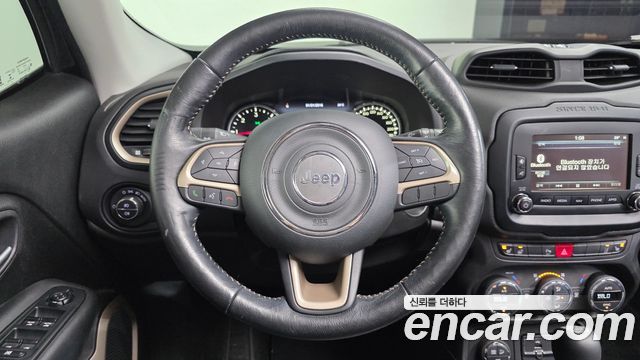 Jeep Renegade 2.0 Diesel Limited AWD 2017 — фото 13