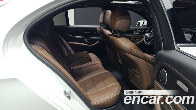 Mercedes-Benz E-Class (W213) E250 AMG Line 2023 — фото 11