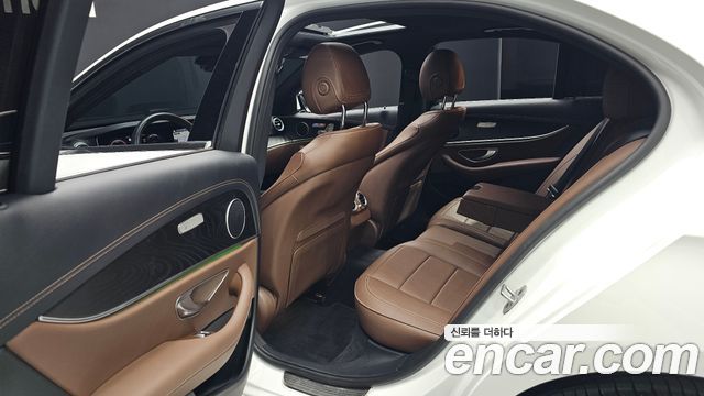Mercedes-Benz E-Class (W213) E250 AMG Line 2023 — фото 12