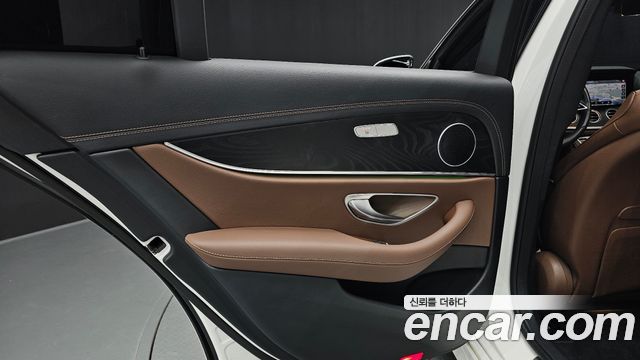 Mercedes-Benz E-Class (W213) E250 AMG Line 2023 — фото 25